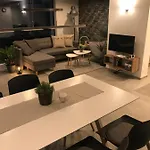 Moderne Mit Panoramablick Auf Thunersee Krattigen