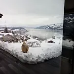 Moderne Mit Panoramablick Auf Thunersee *