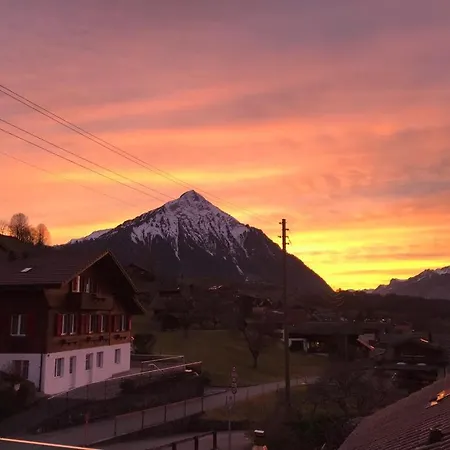 Moderne Mit Panoramablick Auf Thunersee Krattigen