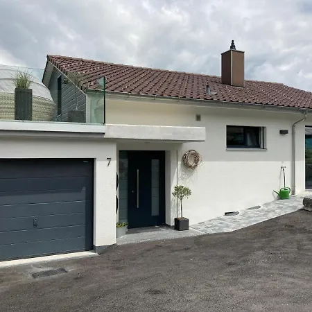 Moderne Mit Panoramablick Auf Thunersee Krattigen