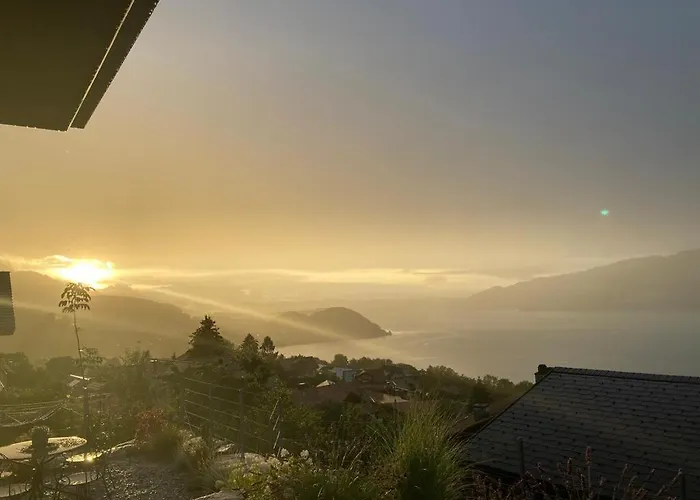Moderne Mit Panoramablick Auf Thunersee
