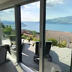 Moderne Mit Panoramablick Auf Thunersee