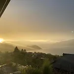 Moderne Mit Panoramablick Auf Thunersee