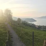 Moderne Mit Panoramablick Auf Thunersee Krattigen