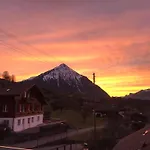 Moderne Mit Panoramablick Auf Thunersee Krattigen