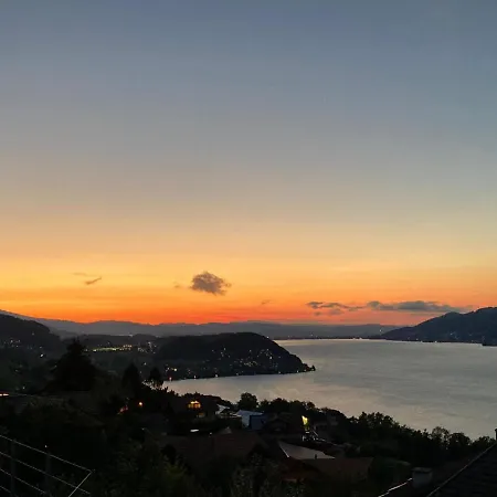 Moderne Mit Panoramablick Auf Thunersee