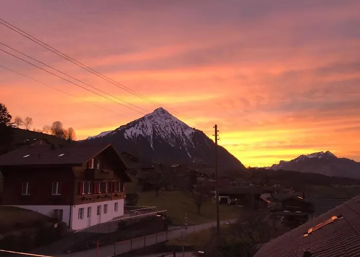 Moderne Mit Panoramablick Auf Thunersee Krattigen