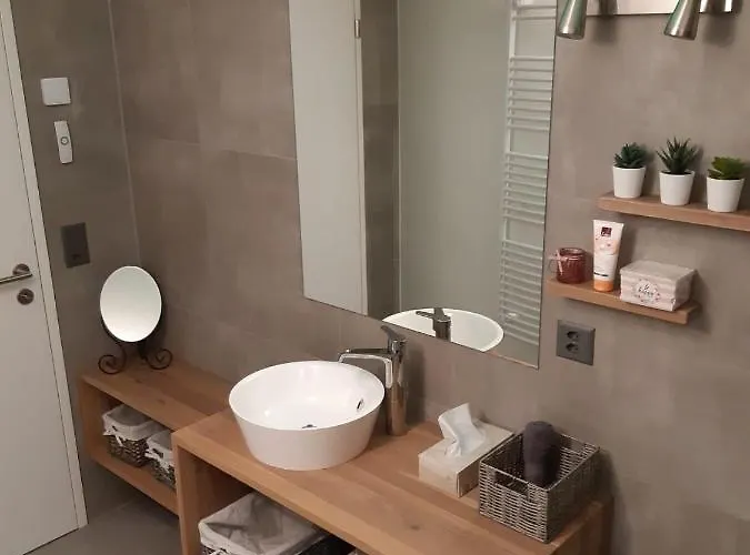 Moderne Mit Panoramablick Auf Thunersee Krattigen