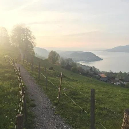Moderne Mit Panoramablick Auf Thunersee Krattigen