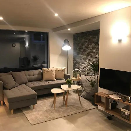 Moderne Mit Panoramablick Auf Thunersee * Krattigen