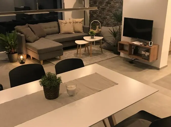 Moderne Mit Panoramablick Auf Thunersee Krattigen