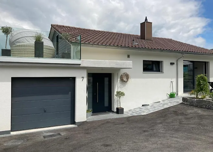 Moderne Mit Panoramablick Auf Thunersee Krattigen
